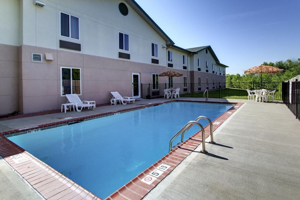 Quality Inn Junction City Near Fort Riley Екстер'єр фото