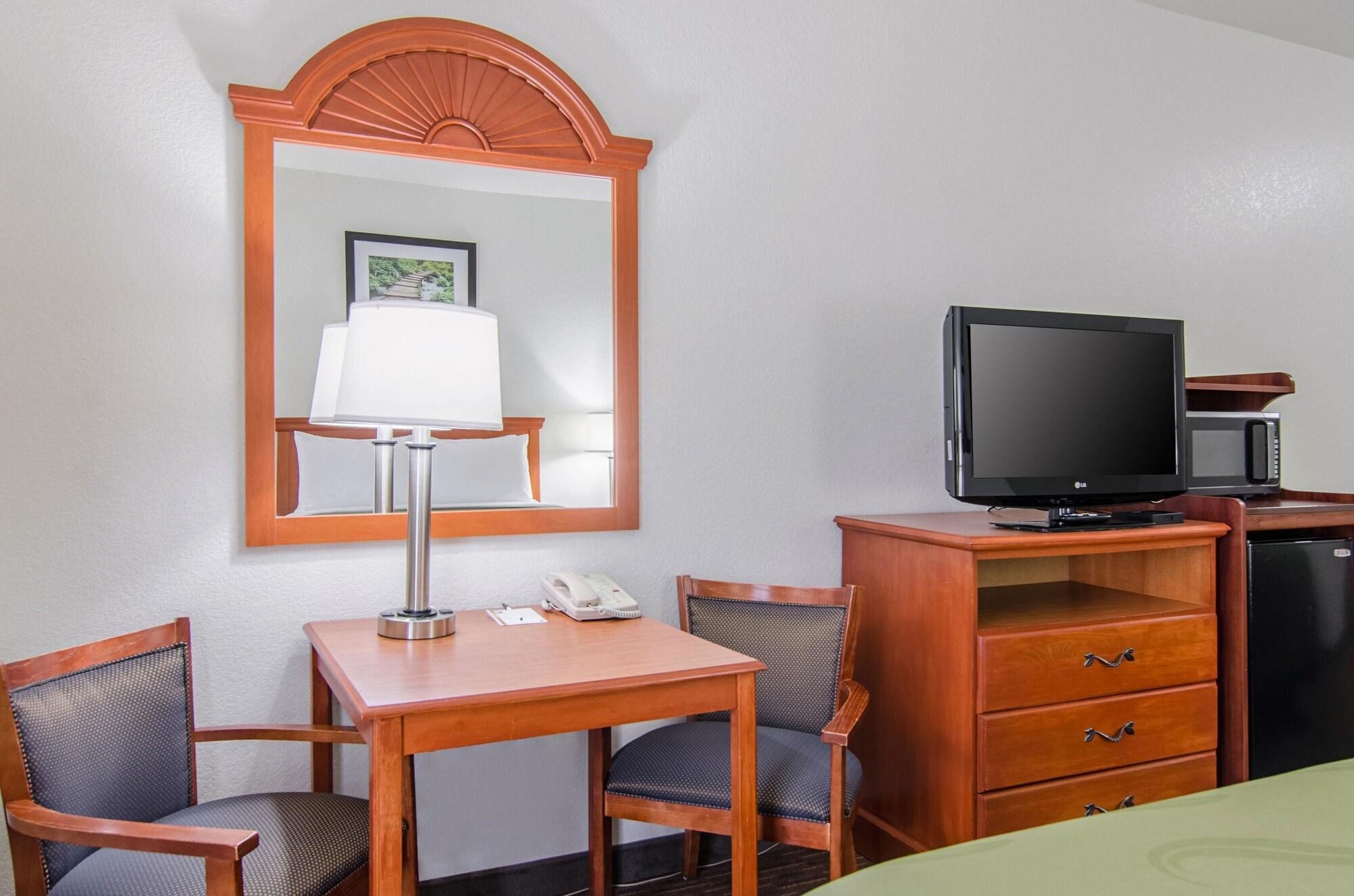 Quality Inn Junction City Near Fort Riley Екстер'єр фото
