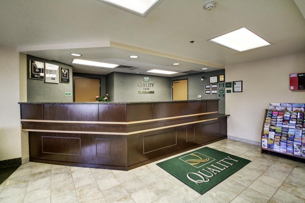 Quality Inn Junction City Near Fort Riley Екстер'єр фото