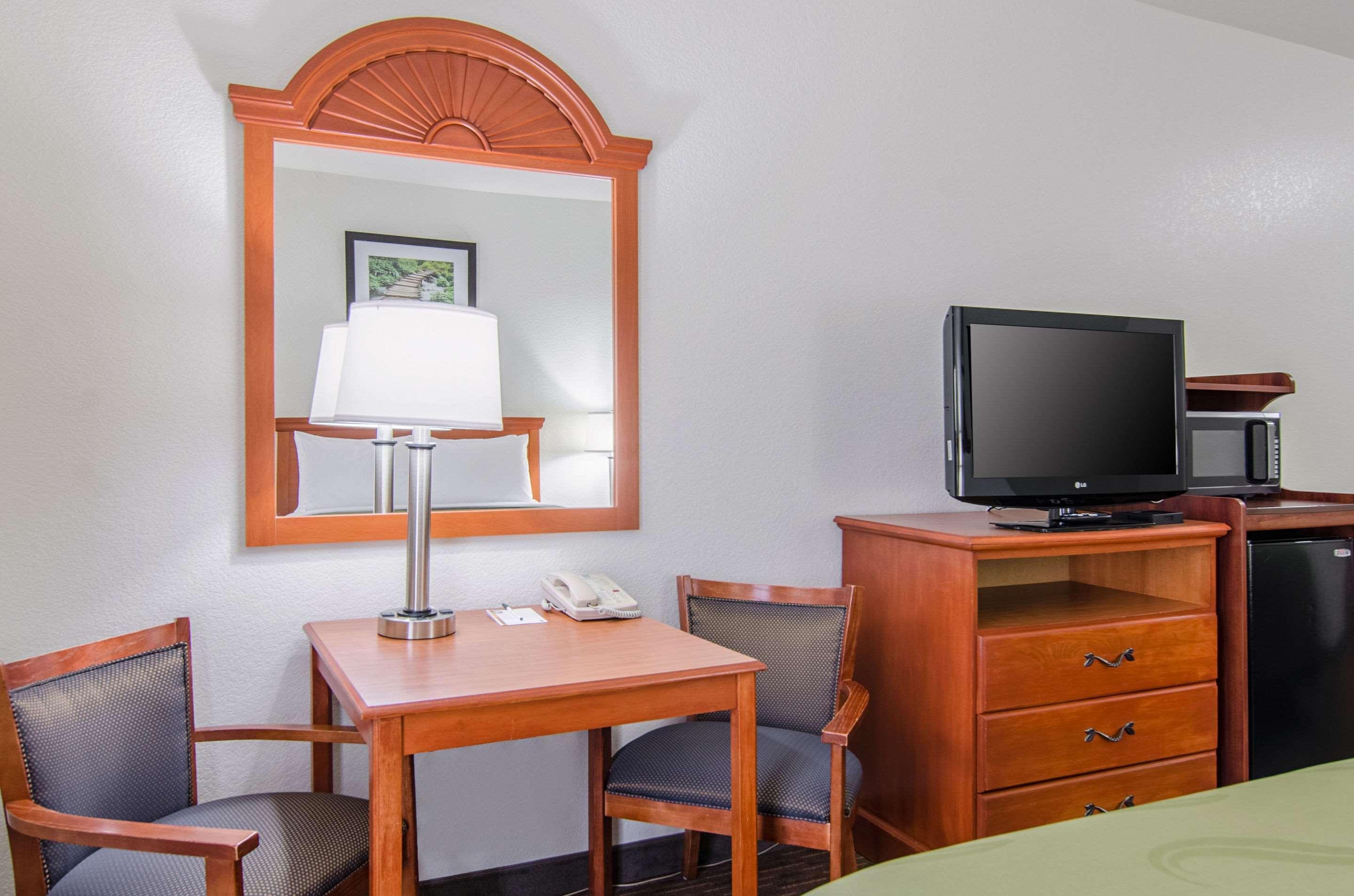 Quality Inn Junction City Near Fort Riley Екстер'єр фото