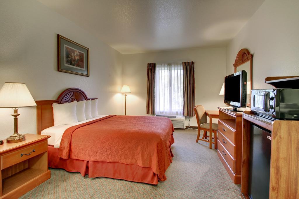 Quality Inn Junction City Near Fort Riley Екстер'єр фото