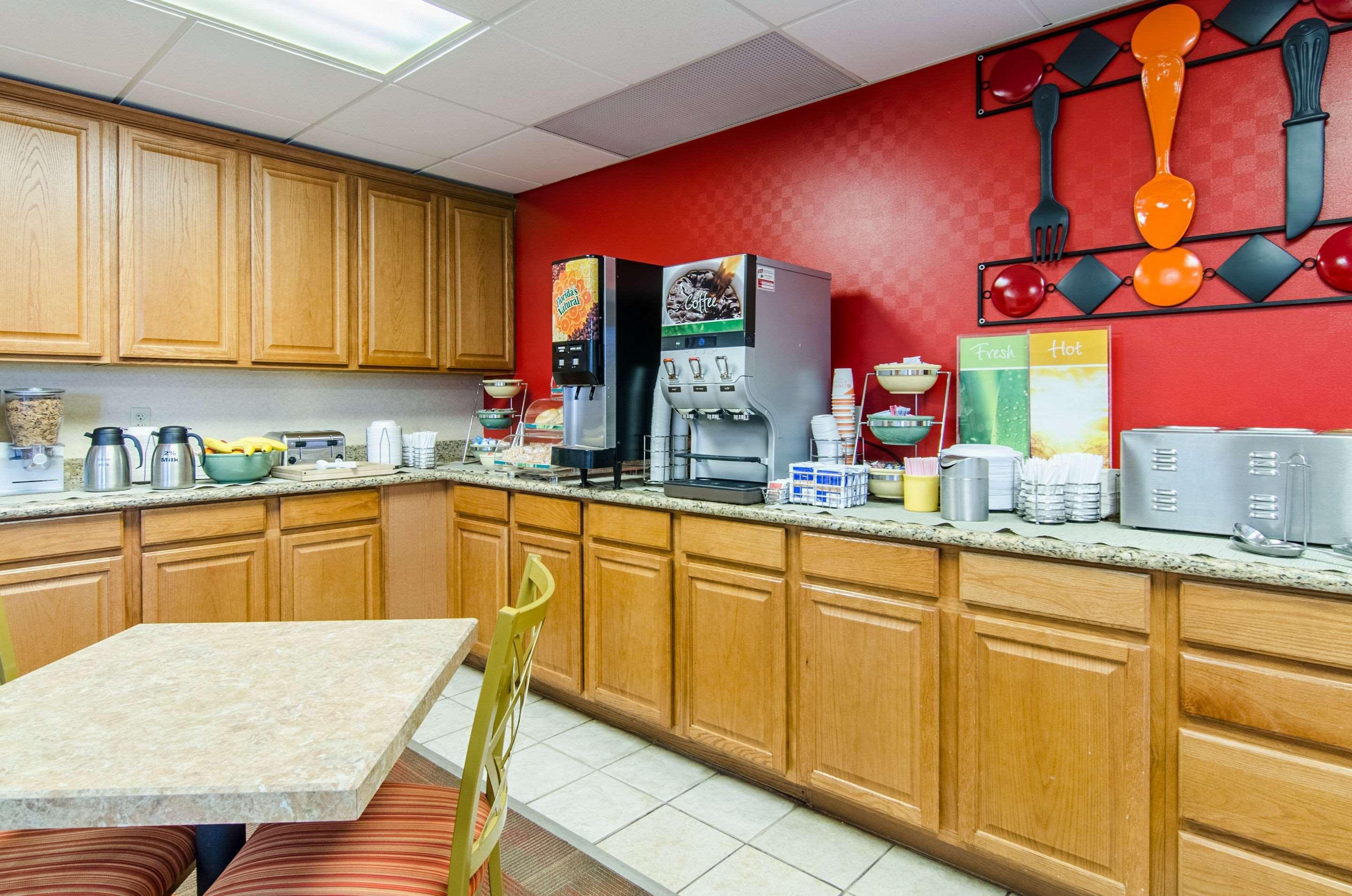Quality Inn Junction City Near Fort Riley Екстер'єр фото