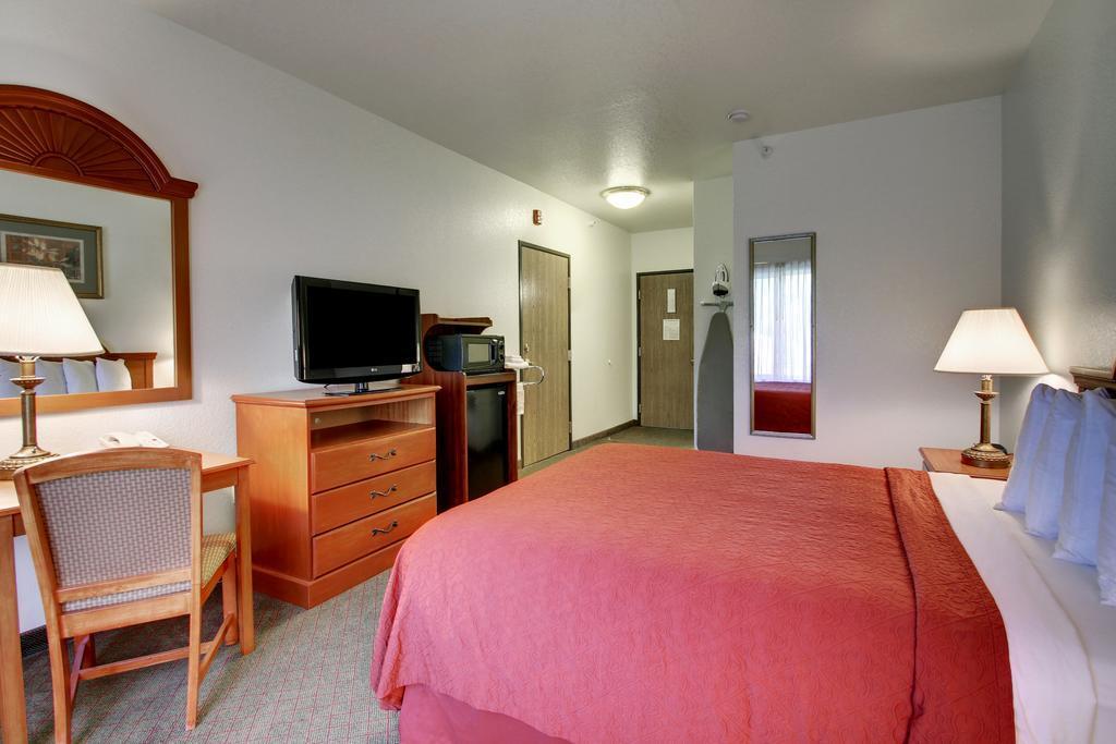 Quality Inn Junction City Near Fort Riley Екстер'єр фото