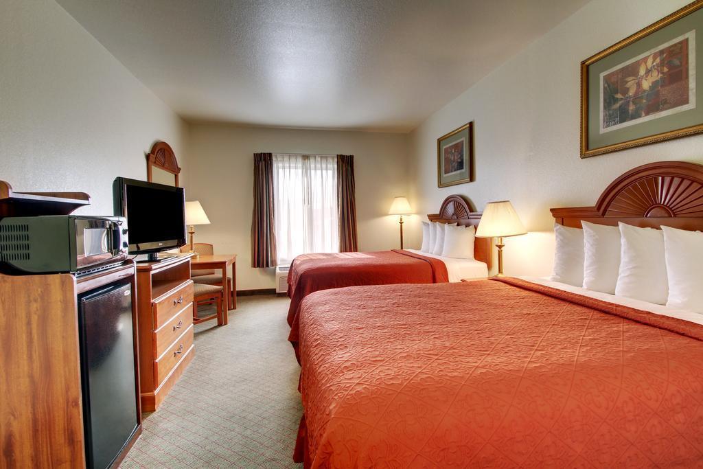 Quality Inn Junction City Near Fort Riley Екстер'єр фото