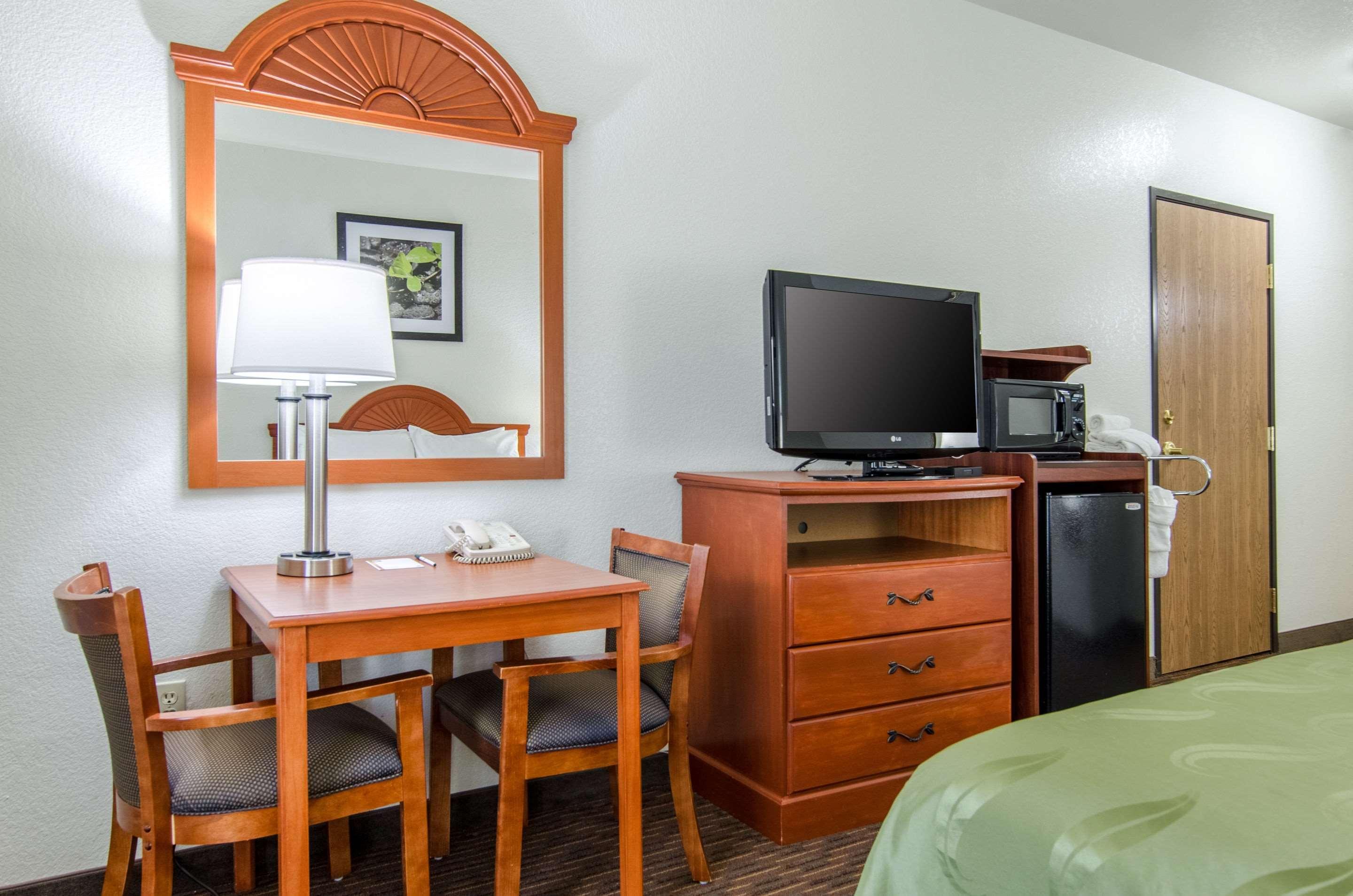 Quality Inn Junction City Near Fort Riley Екстер'єр фото