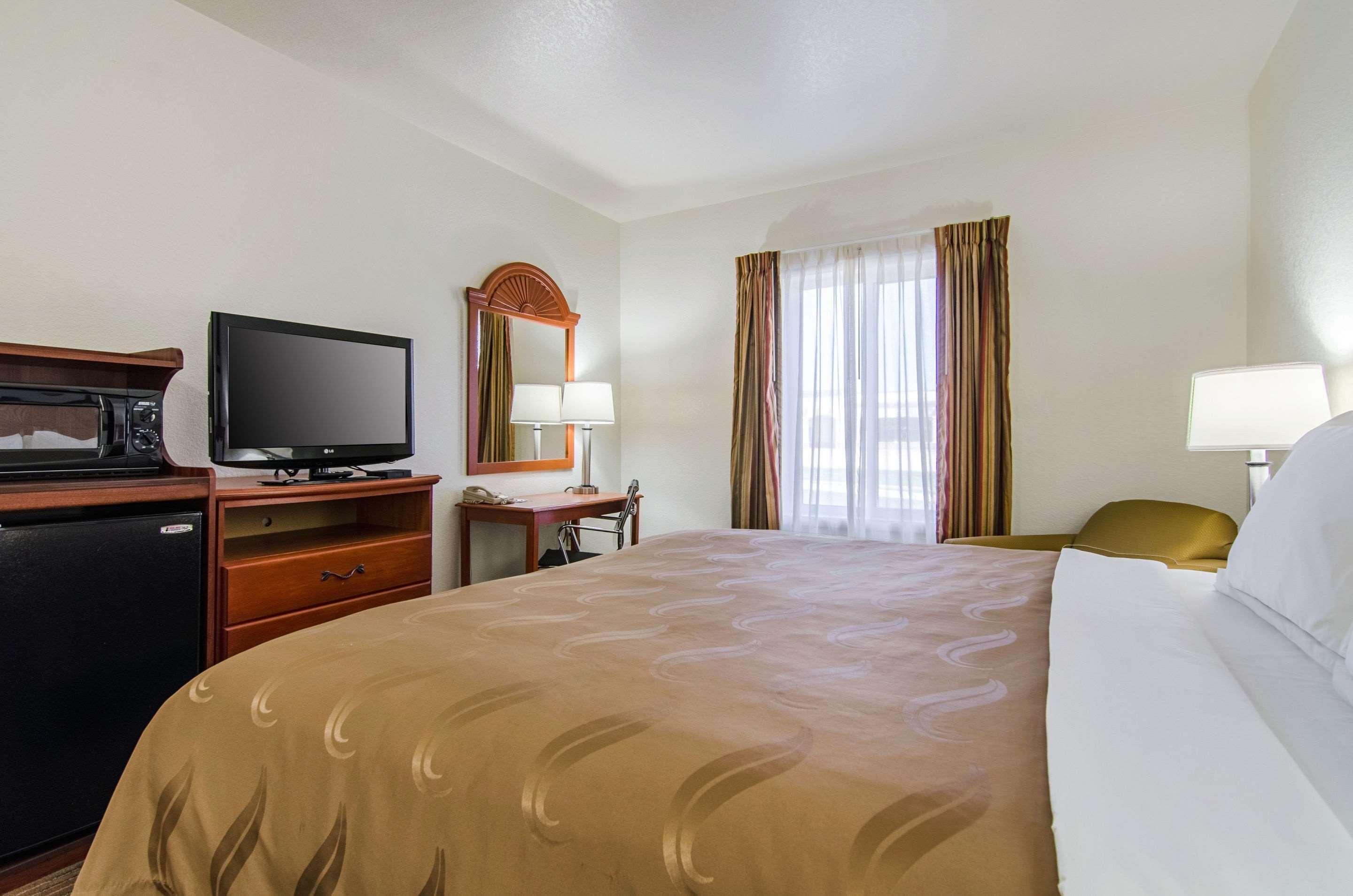 Quality Inn Junction City Near Fort Riley Екстер'єр фото