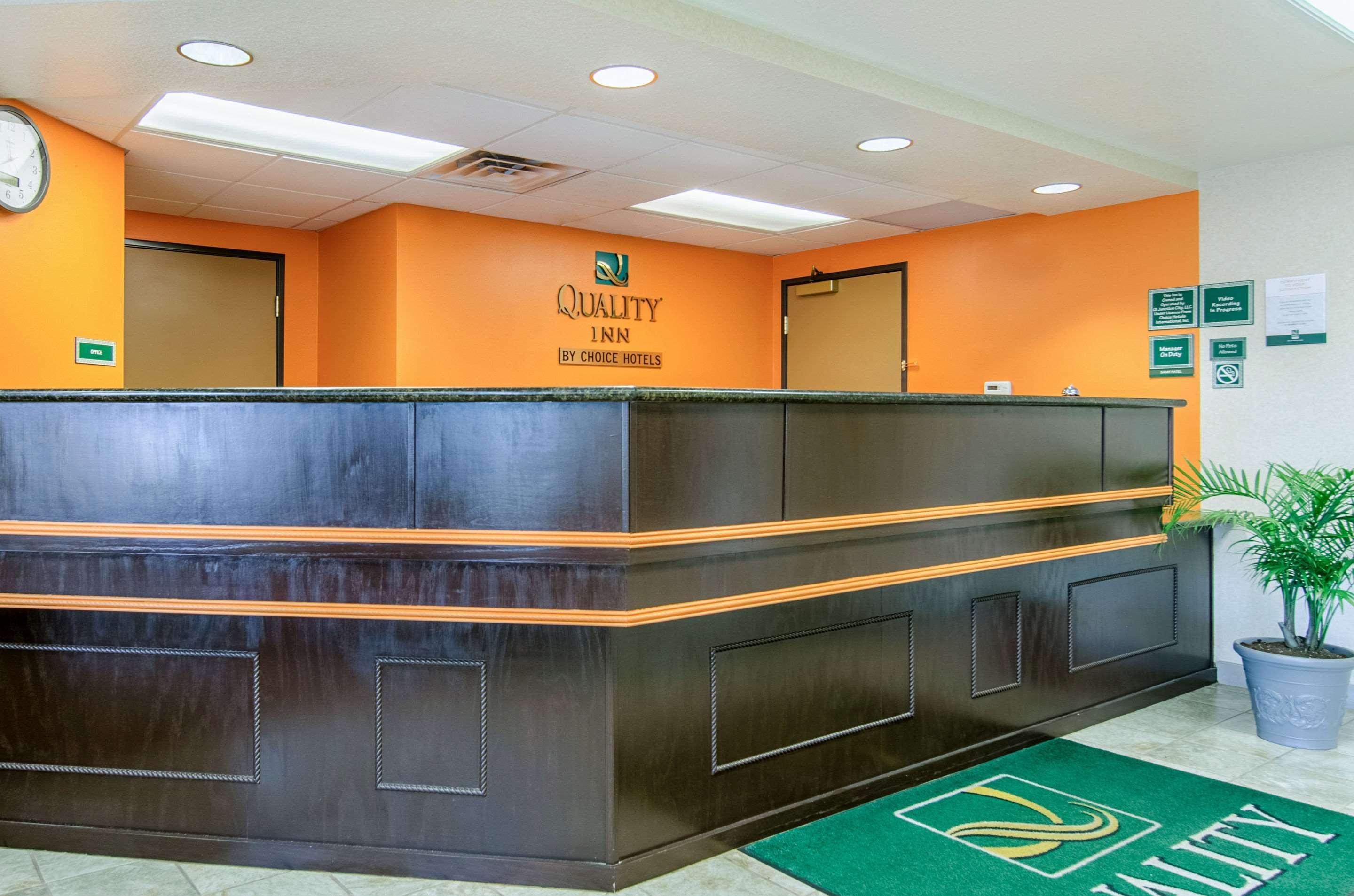 Quality Inn Junction City Near Fort Riley Екстер'єр фото