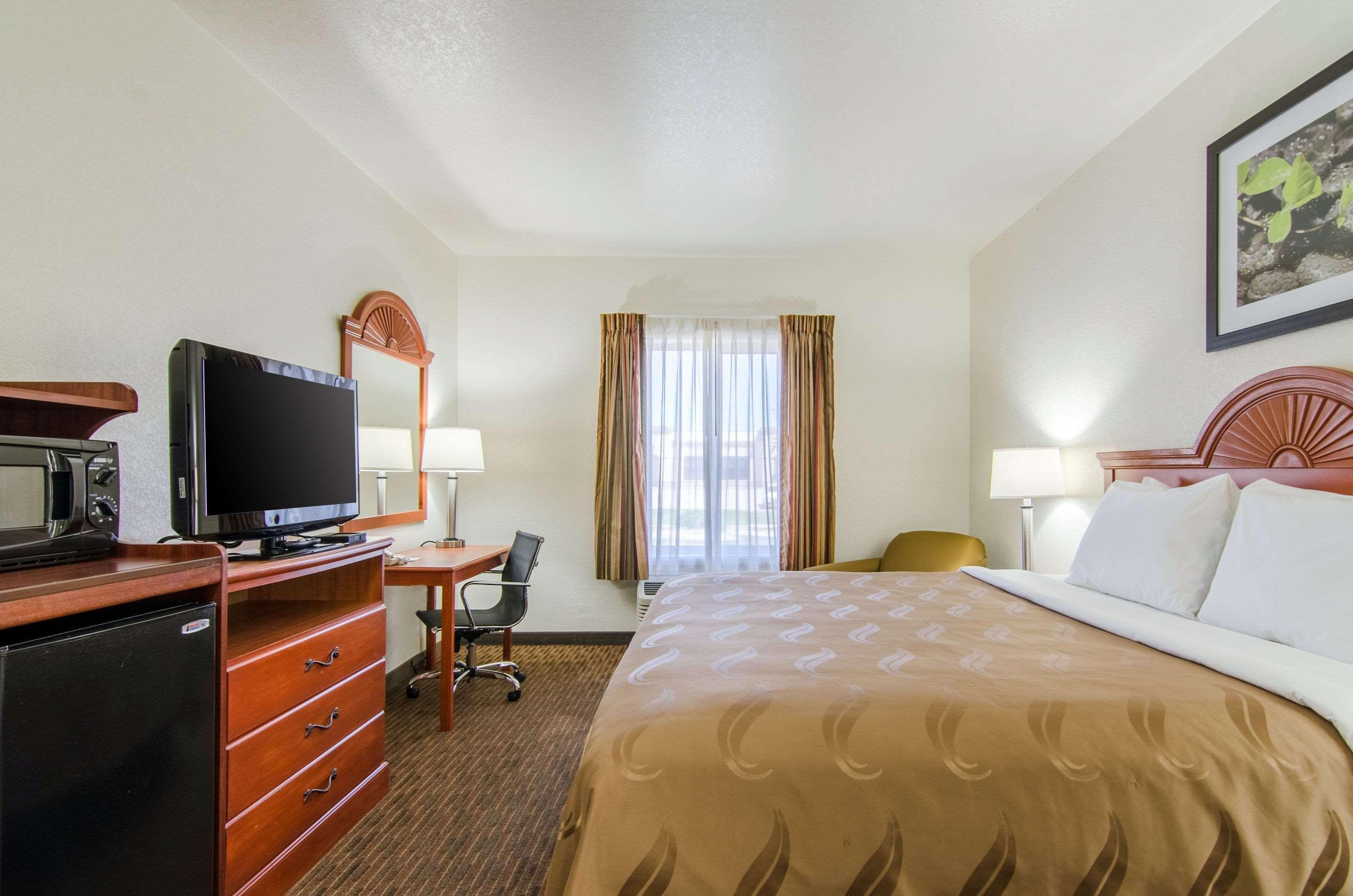 Quality Inn Junction City Near Fort Riley Екстер'єр фото