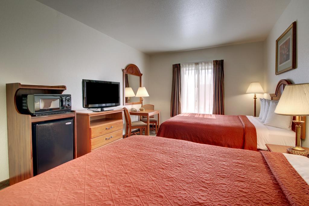 Quality Inn Junction City Near Fort Riley Екстер'єр фото